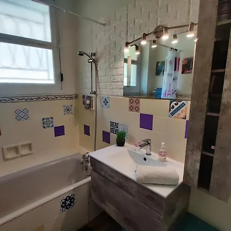 Vintage Flat On Bay - Free Car Park Apartment *